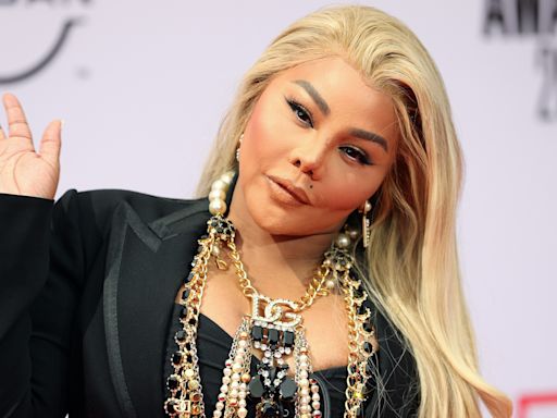 Lil Kim Announces Comeback Tour This Summer With “Somebody Special”