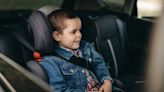 A partir de qué edad pueden usar los niños un alzador para el coche