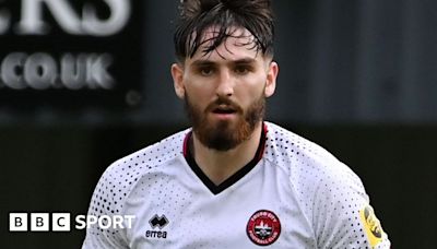 Sam Sanders: Truro City sign York City defender