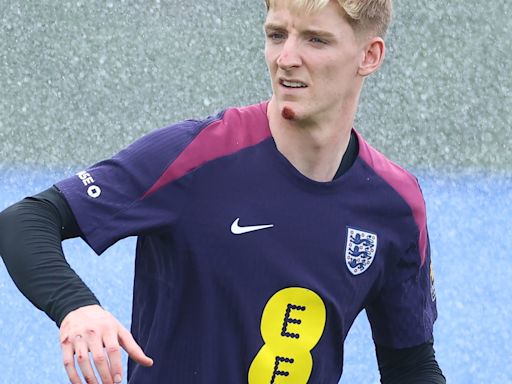 Anthony Gordon: England winger injures chin falling off bike at Euro 2024