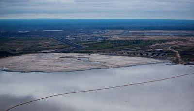 Wildfire Threat to Canada’s Oil-Sands Eases as Rains Approach