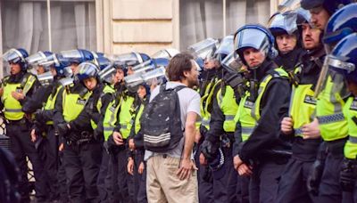 Tres policías heridos y ocho detenidos por violencia ultraderechista en Inglaterra
