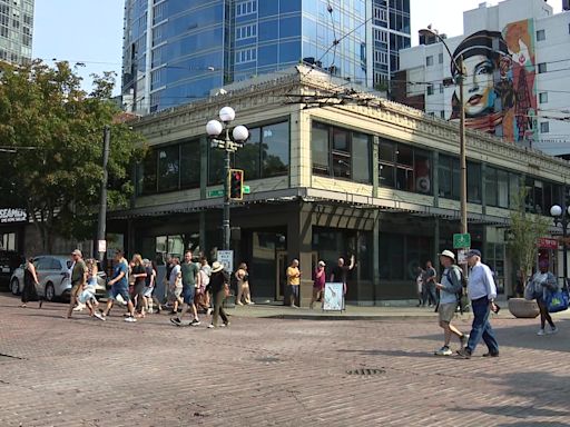 Starbucks 1st and Pike location temporarily closed to 'evaluate environment'