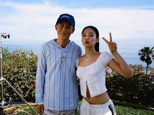 Jennie驚喜合體陳冠希！IG親曬「靠肩俏皮合照」 網驚：沒認出來