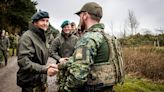 King of the Netherlands visits Ukrainian military training in the UK – video