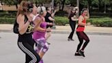 'Bailando por la vida', el grupo de mujeres que baila en parques de Sevilla: "Somos una segunda familia"