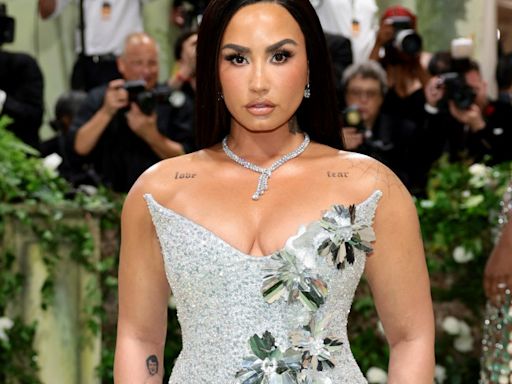 Demi Lovato se traga sus palabras y regresa a la gala del Met tras definirla como una pesadilla