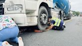 南投婦醫院前橫越馬路遭輾！左半身遭捲入恐截肢 護理師趴車底救人│TVBS新聞網