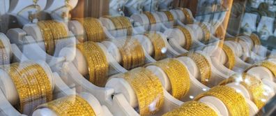 Record gold prices take shine off London jewellers