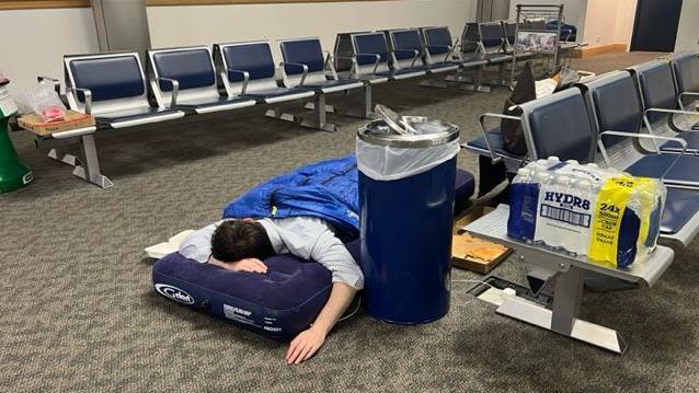 Cancelled flight sees passengers sleep in terminal