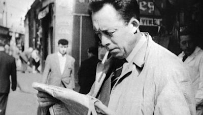 Un excepcional manuscrito de la novela de Camus “El extranjero” sale a subasta
