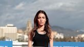 Hiba Abouk llega al Festival de Málaga con el combo infalible de primavera: 'little black dress' y zapatillas