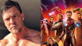 Alan Ritchson quiere interpretar a Batman y asegura que las películas de Marvel son muy malas