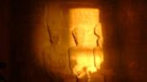 El sol regresa a su cita ininterrumpida por más de 3.300 años con Ramses II