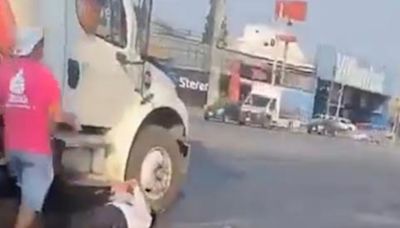 Video: Candidato cae de tráiler en movimiento en Monterrey