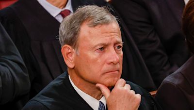 Top Dems Request Meeting With Chief Justice Roberts to Discuss Alito