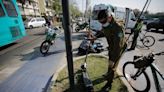 Comuna de Santiago será la primera en sancionar a scooter eléctricos en Chile: esta es la multa que arriesgan