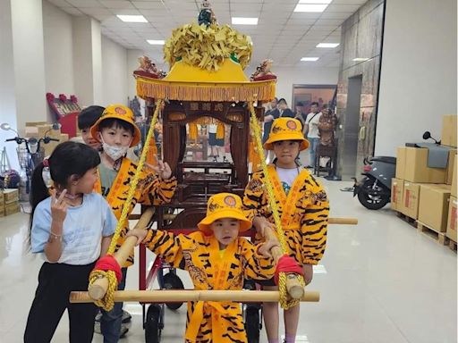 今北港迎媽祖！超萌「虎爺小神轎」現身 百位孩童化身迷你生力軍