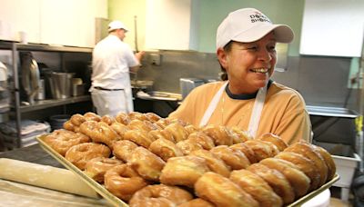 National Donut Day Florida deals: Celebrate with free food at Krispy Kreme, Dunkin'