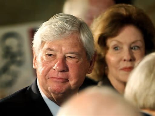 Friends, colleagues react to death of Bob Graham, past Florida governor, U.S. senator