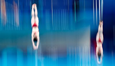 Diving-Chinese women win first gold in clean sweep bid