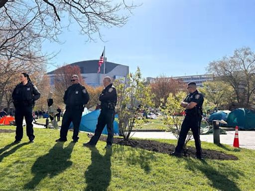 Un centenar de detenciones en una universidad de Boston, pero el movimiento de estudiantes propalestinos continúa en EE. UU.