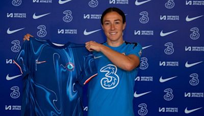 England Lioness Lucy Bronze signs for Chelsea