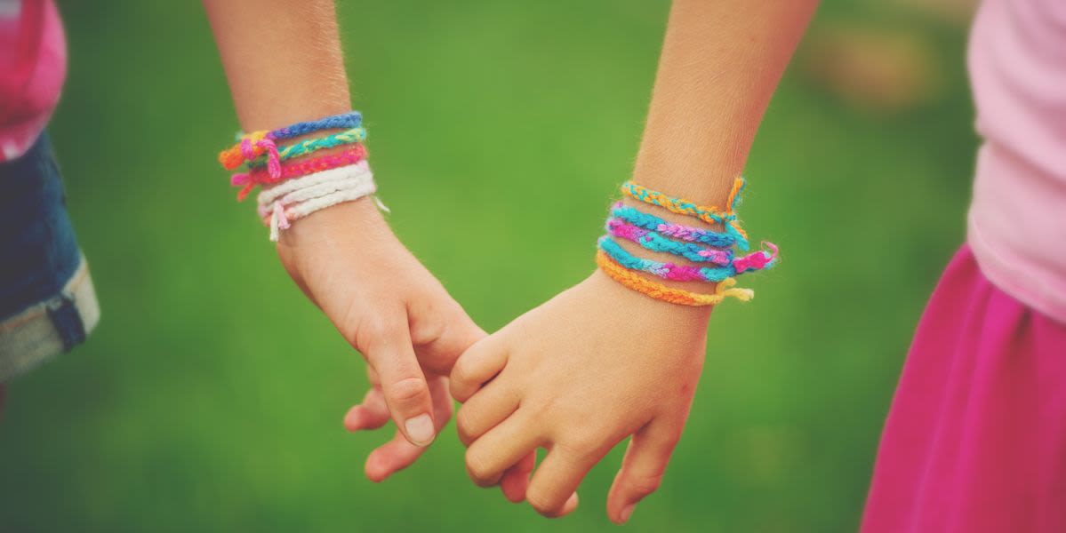 Friendship Bracelets May Be Everywhere, But It's '90s Kids Who Have The Best Memories Of Them