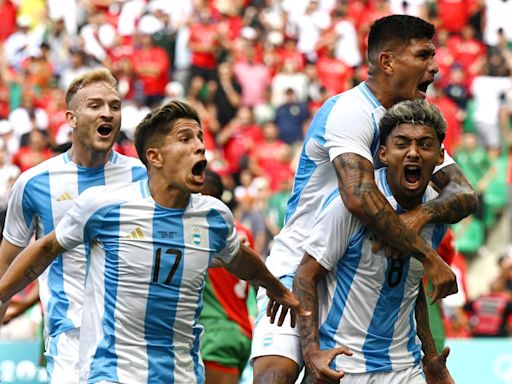 Escándalo en el Argentina - Marruecos, de los Juegos Olímpicos de París 2024: Gol en el '106, final del partido, demora de hora y media, reanudación, VAR, fuera de juego y más...