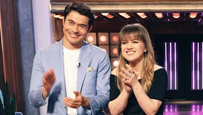 Kelly Clarkson Cracks Up After Making NSFW 'Meat' Joke to Henry Golding by Mistake: 'Did I Just Say That?'