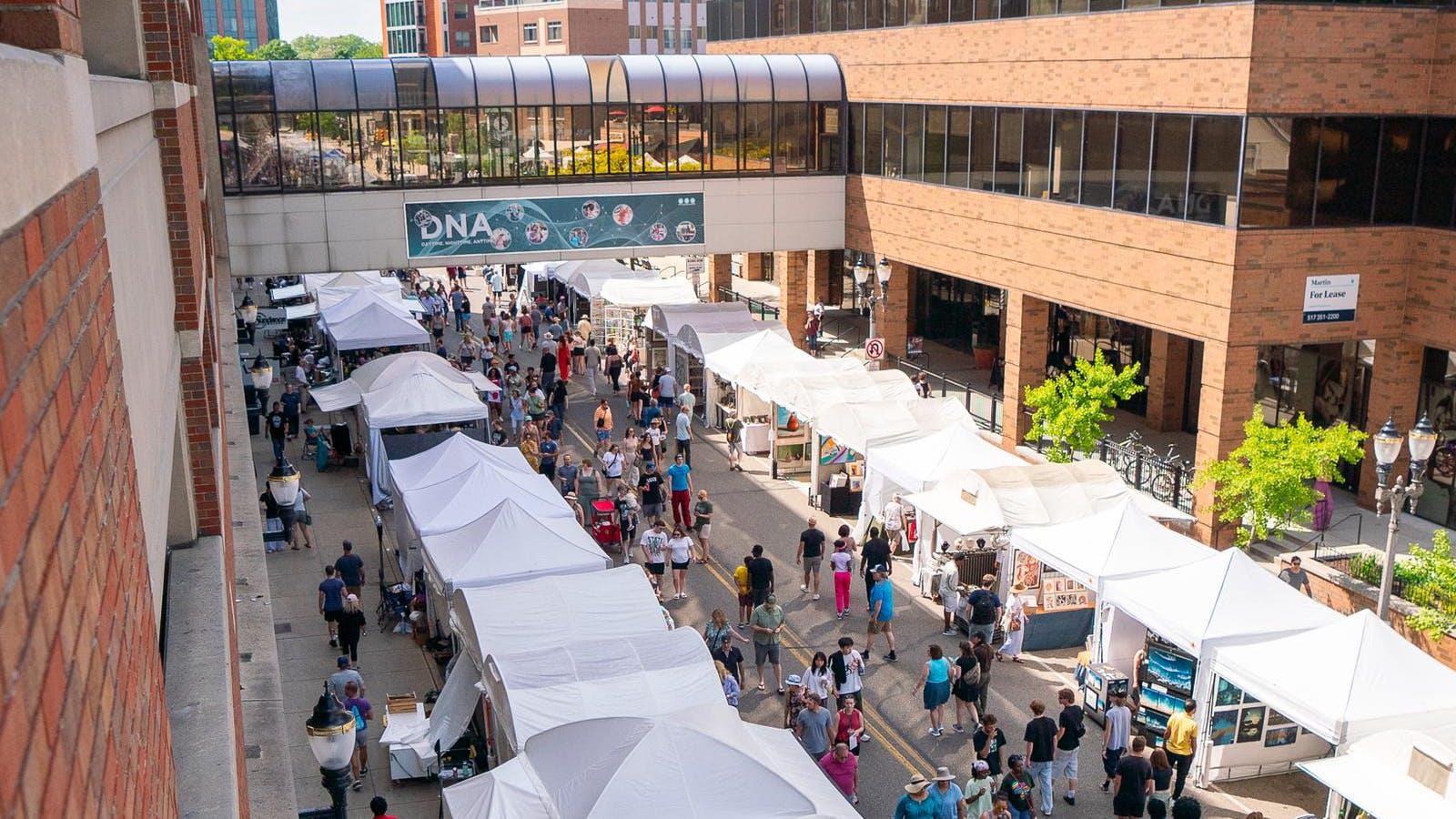 Hundreds of vendors crowd streets at art festivals in East Lansing - The State News