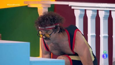 Quién es Víctor Ortiz, el cómico gimnasta que da vida a Wilbur en el ‘Grand Prix’