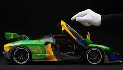 Este McLaren tributo a Senna en miniatura cuesta lo mismo que un auto real, ¿Por qué? - La Tercera