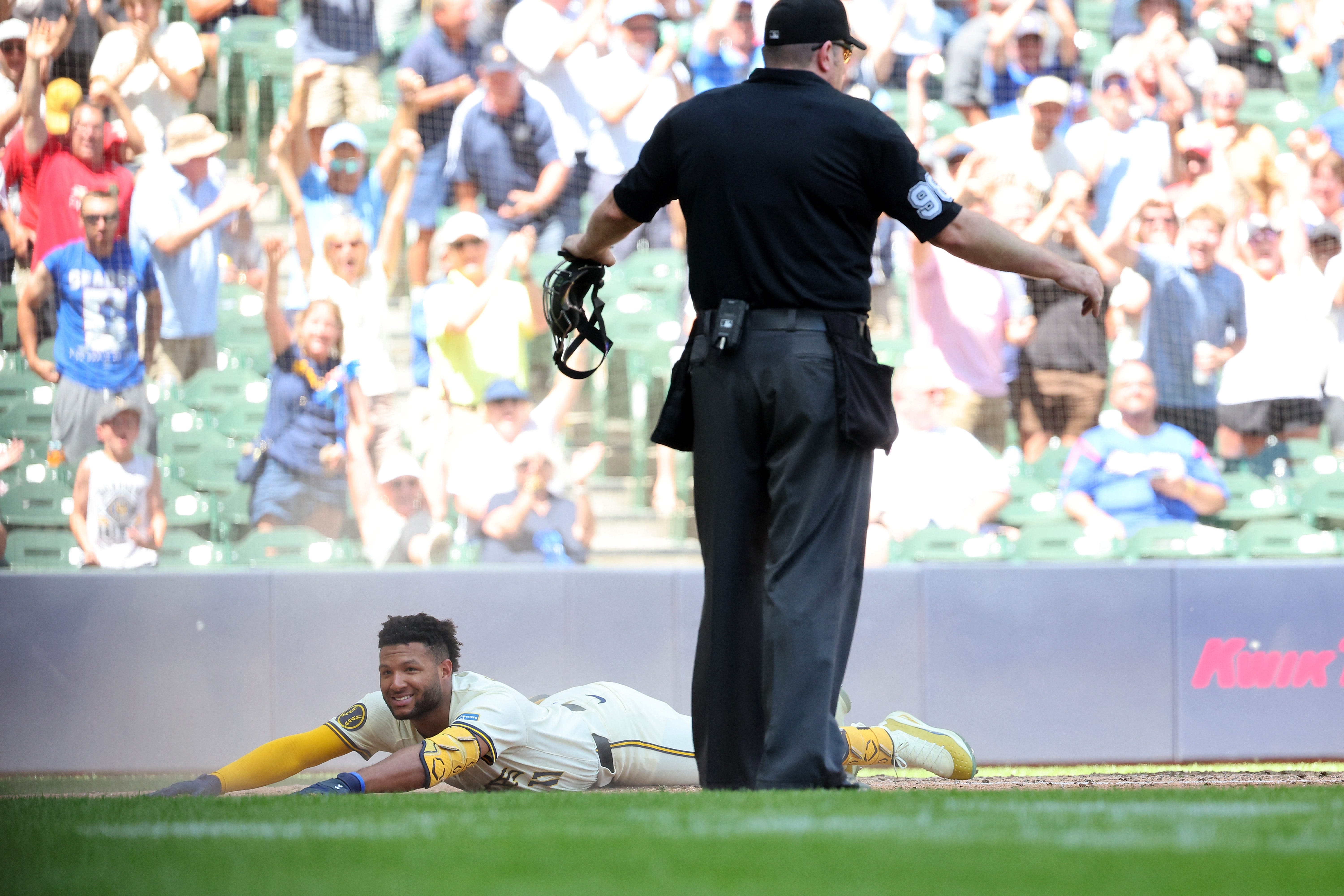 MLB fans take notice of Jackson Chourio's eye-catching sprint during inside-the-park home run in Brewers win