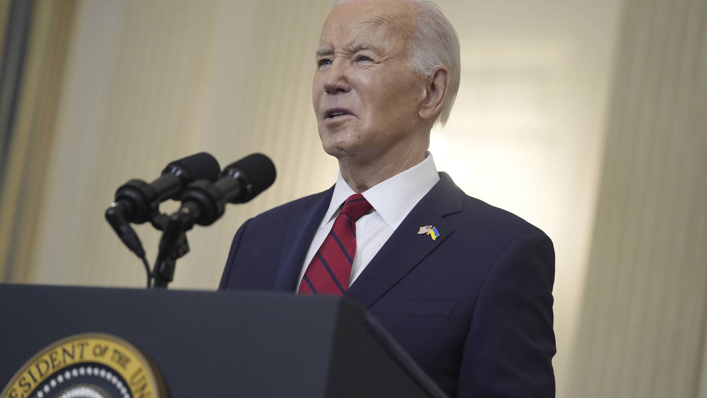 Biden pardons 11 people and shortens the sentences of 5 others convicted of non-violent drug crimes