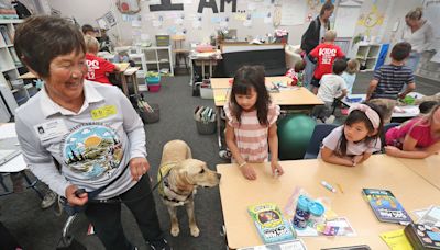 Hope View Elementary students, staff enjoy Service Dog Day