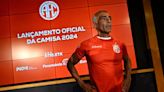 Romário volverá a jugar futbol profesional a sus 58 años