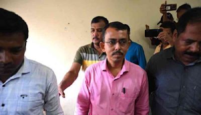 Convicted Maoist leader Arnab Dam reaches Burdwan University and enrolls for PhD