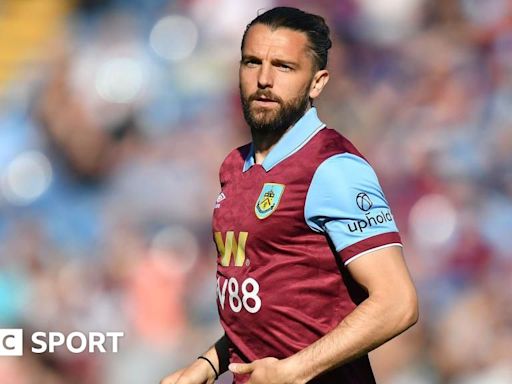 Burnley: Jay Rodriguez signs one-year contract extension