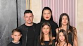 Adriana Lima posa orgullosa junto a su 'modern family' en el estreno de 'Los Juegos del Hambre'