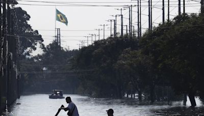 "Tuve que salir nadando de casa", narra una de las afectadas por inundaciones en Brasil