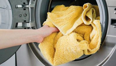 Soften stiff and scratchy towels with baking soda and 1 item that’s not vinegar