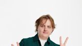 Lewis Capaldi planeja aproveitar ao máximo a temporada de fim de ano