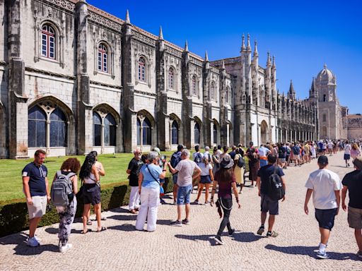 Turismo internacional em Portugal cresceu mais do que em Espanha, França e Itália, diz OCDE