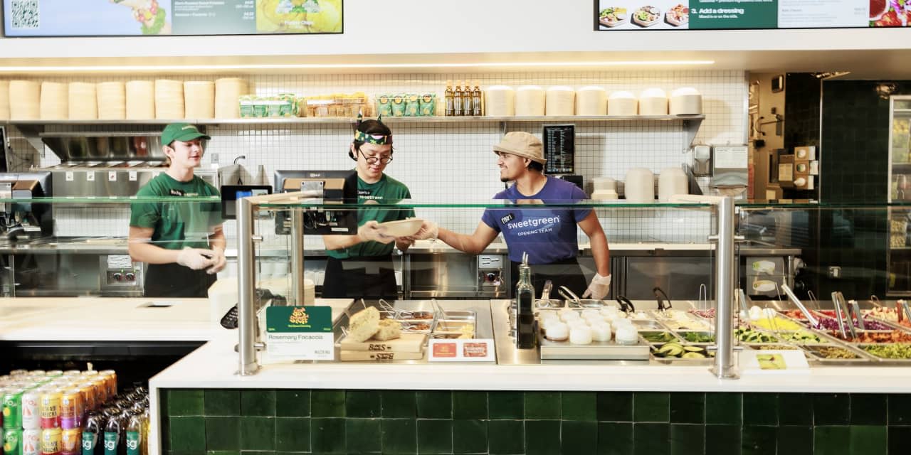 Sweetgreen Is Flying. It’s a Growth Stock With Salad Robots.