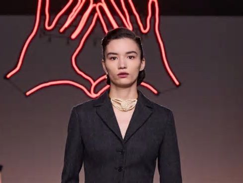 Dior rinde homenaje a Marlene Dietrich en su último desfile Fall 2024 en Nueva York