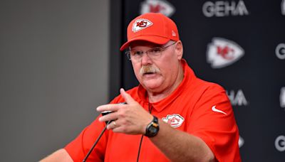 Andy Reid hizo historia al renovar con los Kansas City Chiefs por $100 millones de dólares - La Opinión