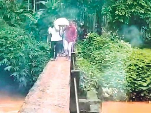 Bantwal: Narrow bridge forces people to carry mortal remains on shoulders