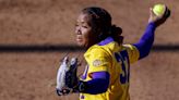 See LSU softball's Morgan Smith get home run when ball pops out of SDSU outfielder's glove