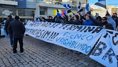 Protesto e confusão marcam chegada do Grêmio a Caxias do Sul para jogo contra o Fluminense | GZH